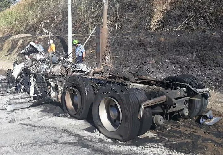 Así quedó el cabezal incendiado.  Foto Tomada de @TrafiCPanama