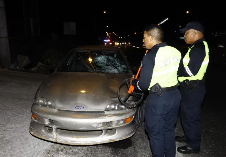 Auto involucrado en el atropello en Felipillo.  Foto Alexander Santamaría Crítica