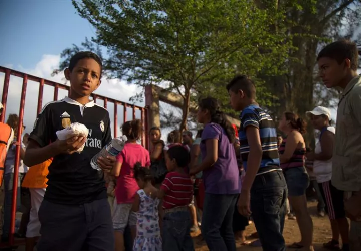 Migrantes en la frontera con Estados Unidos. Foto/EFE