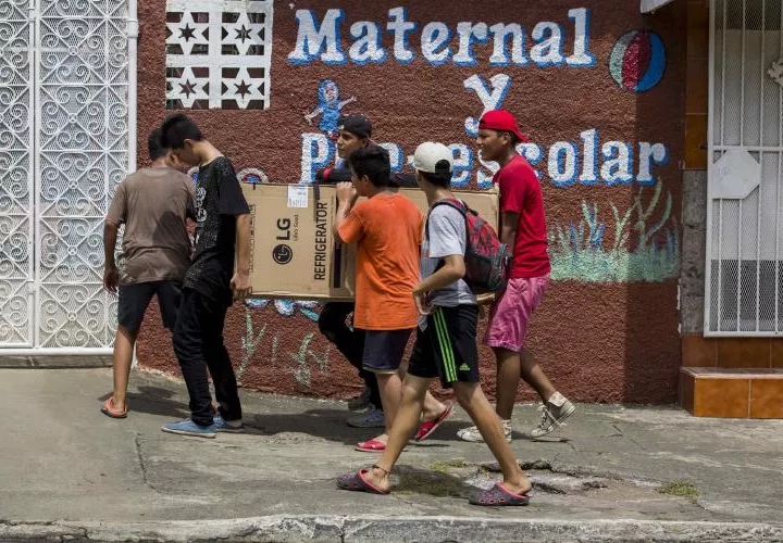 Saquean comercios durante protestas en Nicaragua. EFE