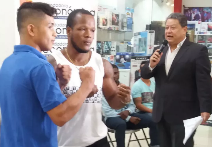 Ángel Mojica (izq.) y Yahat Callender se medirán en 115 libras.