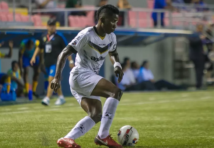 Árabe Unido es el único clasificado. Foto: LPF