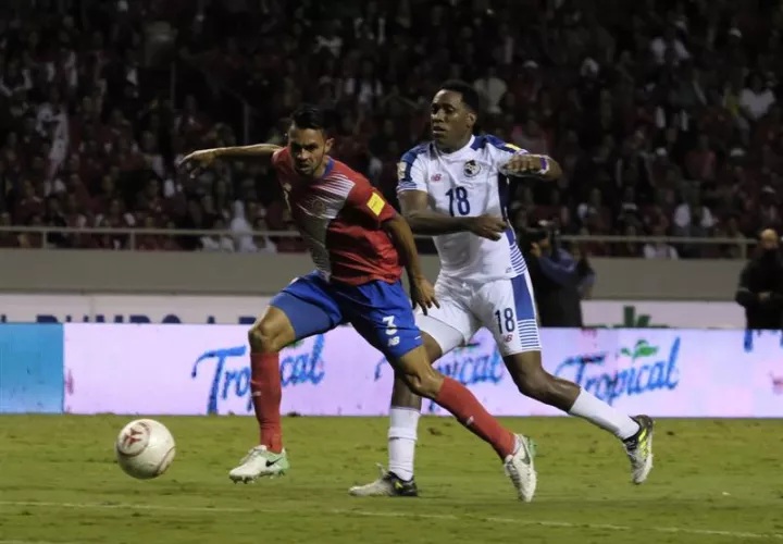 Giancarlo &quot;Pipo&quot; González (izq.) aseguró que en Costa Rica todos quieren que el Mundial de Rusia 2018 sea aún mejor que el de Brasil 2014. Foto EFE