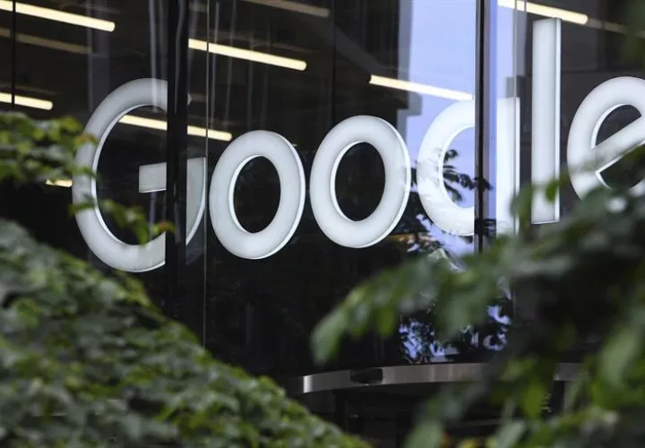 Google trabaja en el diseño de esa tecnología para que incorpore una manera de revelar que es inteligencia artificial y no un humano. EFE/Archivo