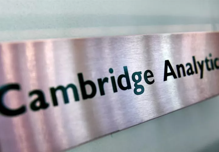 La consultora política está en el centro de la polémica por el presunto uso indebido de datos de millones de usuarios de la red social Facebook.  Foto: EFE