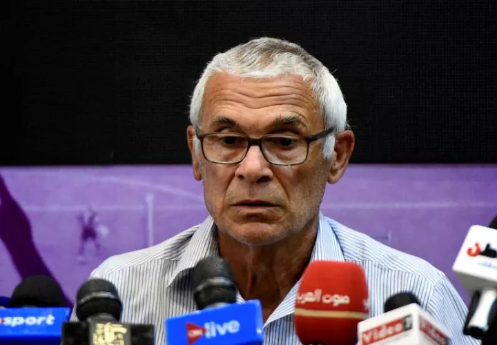 El entrenador argentino de la selección egipcia, Héctor Cúper, manifestó que tiene un problema antes del Mundial: el ramadán. Foto EFE