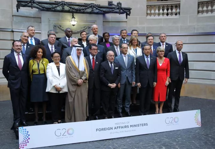 Los ministros de Relaciones de Exteriores del G20 posan para una foto hoy, lunes 21 de mayo de 2018, en la sede de la Cancillería argentina, en Buenos Aires (Argentina). EFE Los países del G20 &quot;desconocen&quot; las elecciones venezolanas y amenazan con sancion