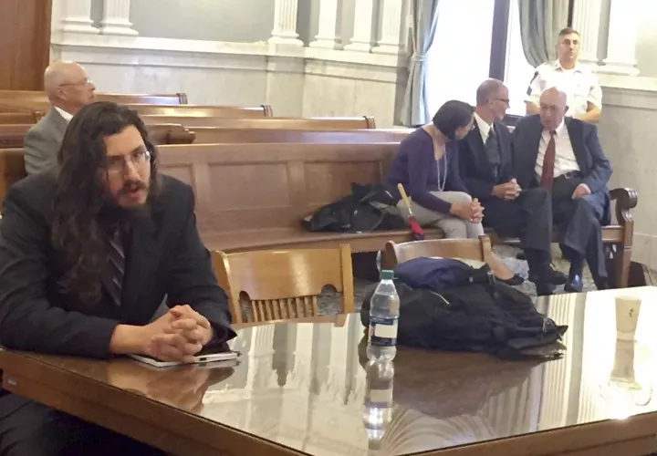 El hombre, que dejó a los 20 años la casa familiar, a la que volvió tras quedar desempleado y luego de haber procreado un hijo cuya custodia perdió en septiembre pasado. Foto: AP