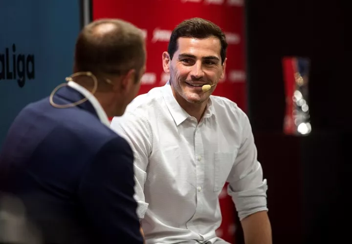 El portero del F.C.Oporto Iker Casillas, durante el acto en el que se le ha nombrado Embajador de Sportium en el Mundial de Rusia 2018./EFE