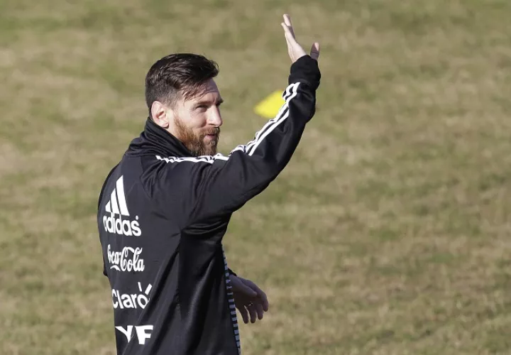 Para Xavi, a Lionel Messi no le hace falta ganar el Mundial para ser el mejor, a su criterio, ya lo es. Foto: EFE