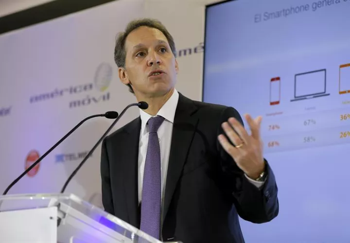 El director general de América Móvil, Daniel Hajj habla durante una conferencia de prensa. EFEArchivo