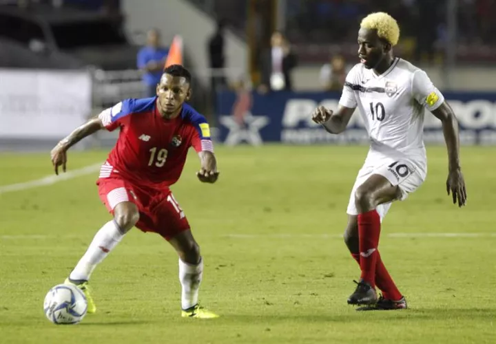 El volante de la selección de Panamá, Alberto Quintero (izq.), fue reemplazado por Ricardo &quot;Pepe&quot; Ávila. Foto EFE