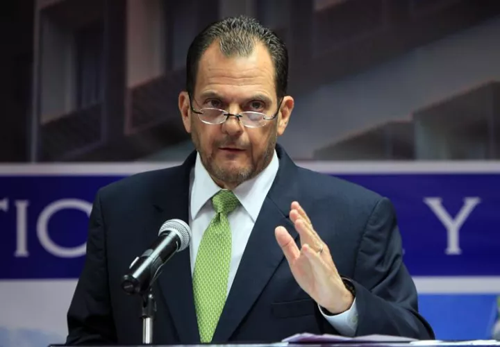 En la imagen, el contralor general panameño, Federico Humbert. EFE/Archivo