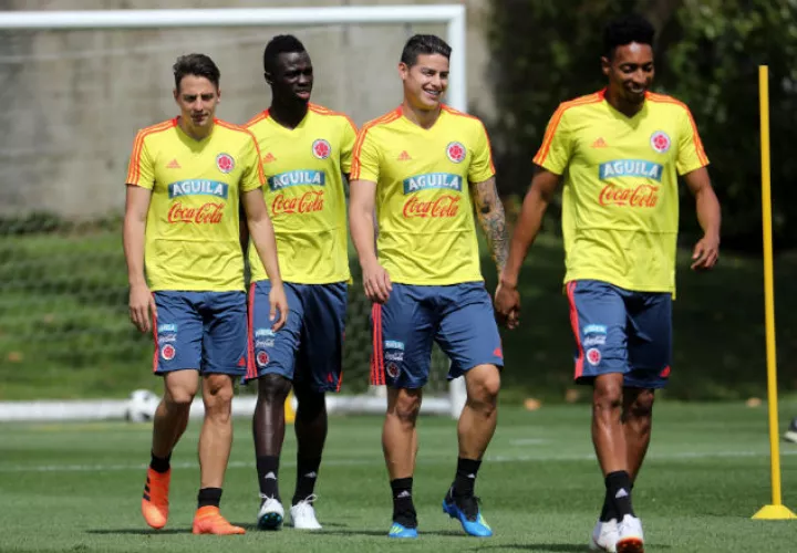 El jugador colombiano James Rodríguez  (c). Foto: EFE