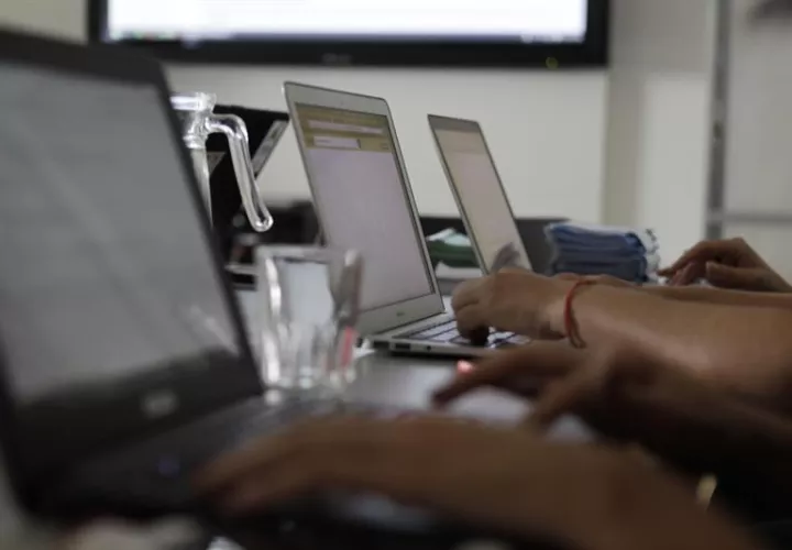 Mientras que en la Unión Europea es posible empezar el 81 % de los trámites en línea, en Latinoamérica solo el 7 % de las personas han realizado su último procedimiento burocrático a través de herramientas digitales. EFE