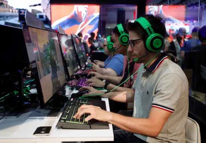 Público juega Focus Home Interactive&#039;s Insurgency: Sandstorm durante la Electronic Entertainment Expo (E3) en el Centro de Convenciones de Los Ángeles, California, EE. UU. EFE