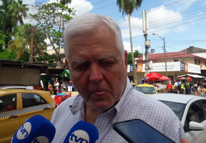 Vistas de Mario Martinelli, hermano del expresidente Ricardo Martinelli a su llegada al hospital Santo Tomás.  Foto: @jeandiaz1331