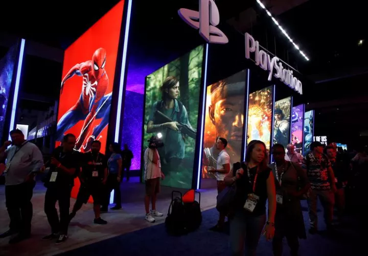 Público visita el espacio de Playstation durante la Electronic Entertainment Expo (E3) en el Centro de Convenciones de Los Ángeles, California, EE. UU.. EFE