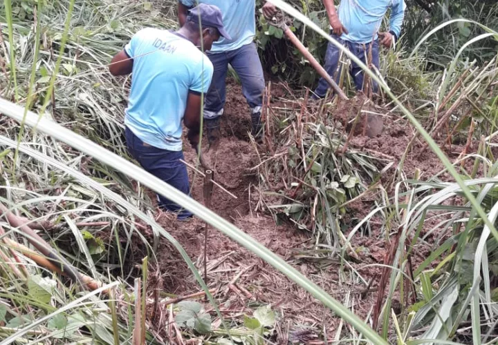 Reparación de tubería en San Miguelito. Foto/ @Treporta