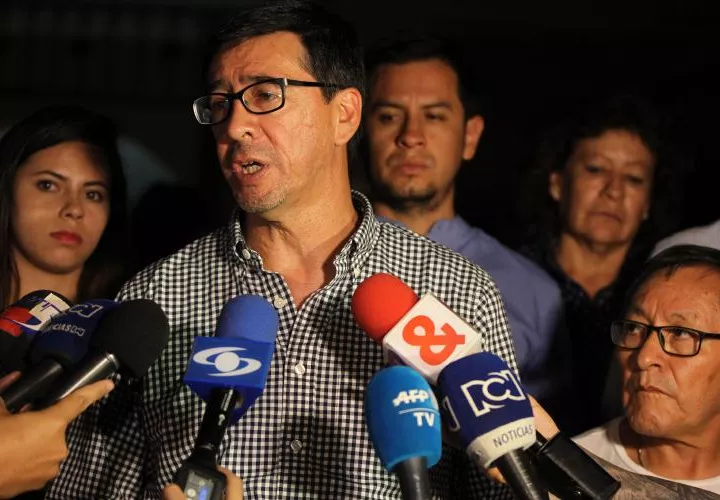 Familiares de los periodistas asesinados, acuden a Medicina Legal. FOTO EFE