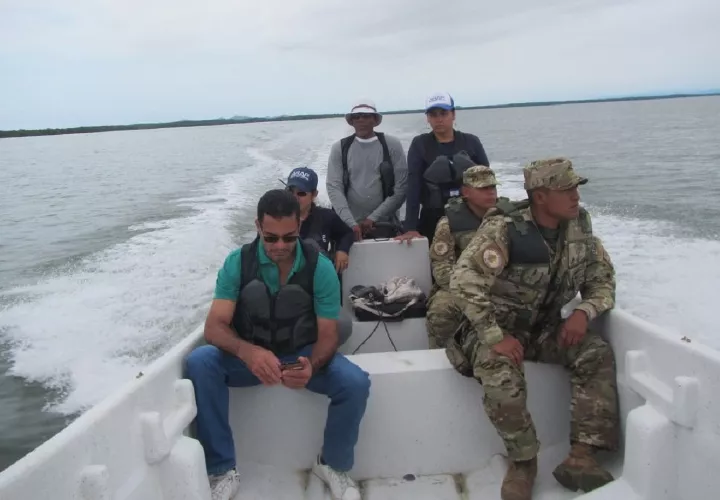 Monitoreos acuáticos.  Foto: Thays Domínguez