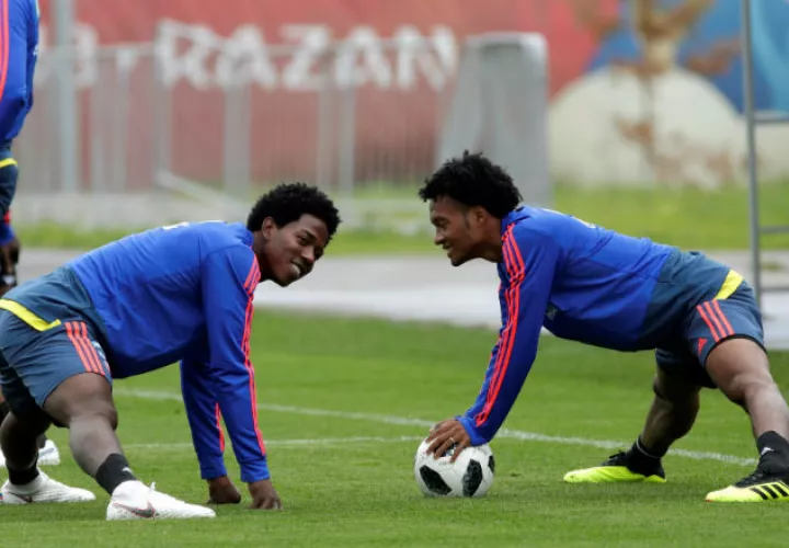 El jugador Juan Guillermo Cuadrado (d). Foto:EFE