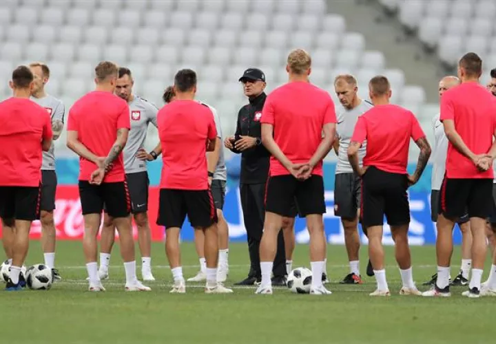 Nawalka: &quot; El último duelo frente a Japón nos puede servir para levantar la moral.&quot;. Foto EFE