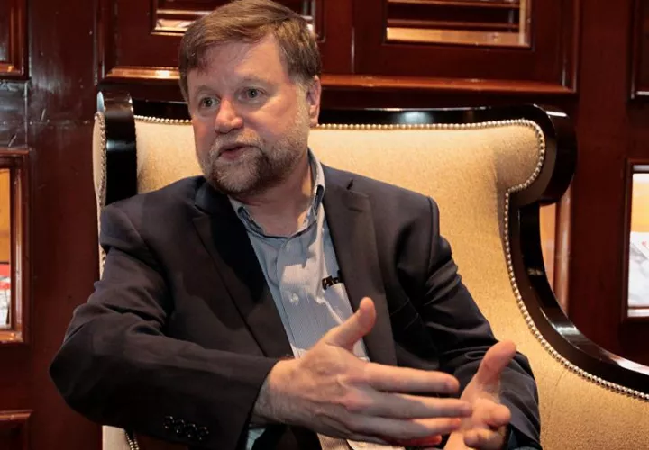 El científico Robert Sutor habla durante una entrevista con Efe este 25 de junio de 2018, en Ciudad de México (México). EFE