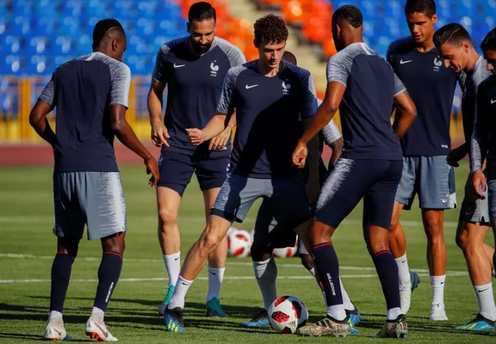Los jugadores de Francia durante un entrenamiento. Foto EFE