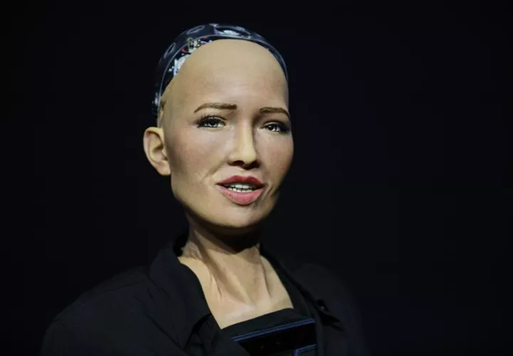 la robot Sophia, la autómata con facciones hiperrealistas que es capaz de expresarse elocuentemente. EFE / CINTEL