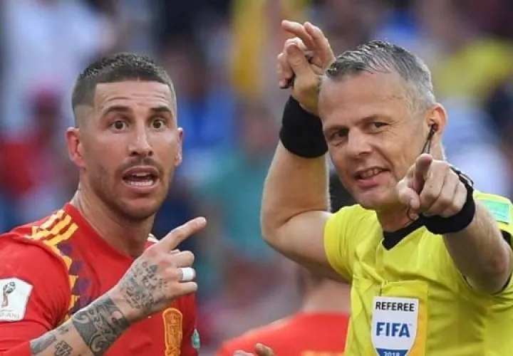 Björn Kuipers inventó una máquina que recolecta botellas vacías en sus supermercados. Foto: Redes Sociales 