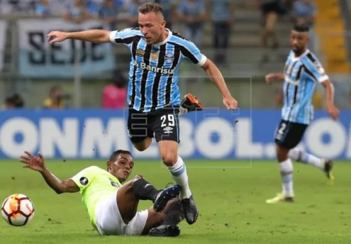 Arthur Melo en acción con su ex-equipo el Gremio de Brasil./EFE