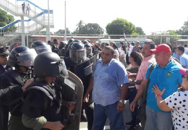Los padres de familia y los docentes advirtieron que continuarán con las manifestaciones.  Fotos: José Vásquez