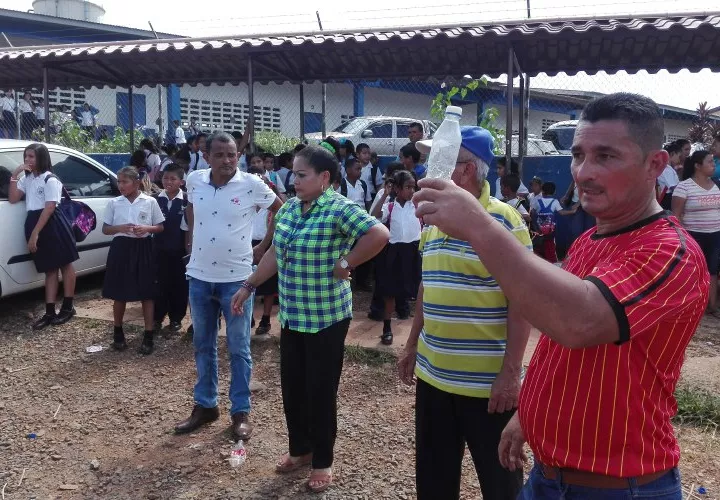 Las protestas que llevan a cabo los manifestantes por no existir un suministro regular de agua.  Fotos: Eric Ariel Montenegro