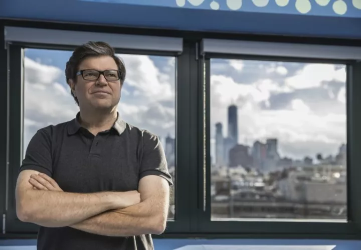 Yann LeCun, el científico principal de inteligencia artificial de Facebook, dice que algunas de las mejores ideas para que los sistemas de IA aprendan más rápido y con menos datos provienen del campo de la robótica. AP