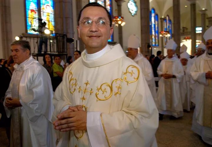 Juan José Pineda (c), obisto auxiliar de Tegucigalpa. EFE Archivo