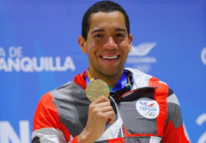 Crespo con su medalla de oro en la premiación. Foto: COP