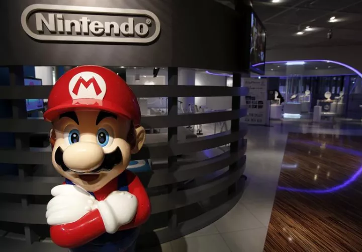 Estatua del personaje de vídeojuegos Super Mario Bros en una sala de exposición del gigante nipón de los videojuegos Nintendo en Tokio (Japón). EFE/Archivo