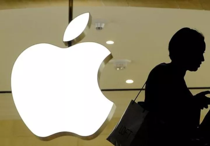 Imagen del logotipo de Apple en una tienda en Nueva York, Estados Unidos. EFE/Archivo