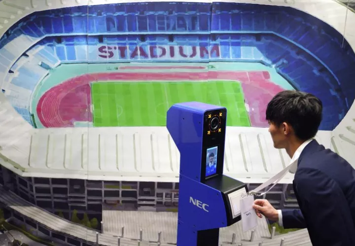 NEC dice que su tecnología de identificación biométrica se usa en los aeropuertos y en otros lugares en 70 países, incluido Japón. AP