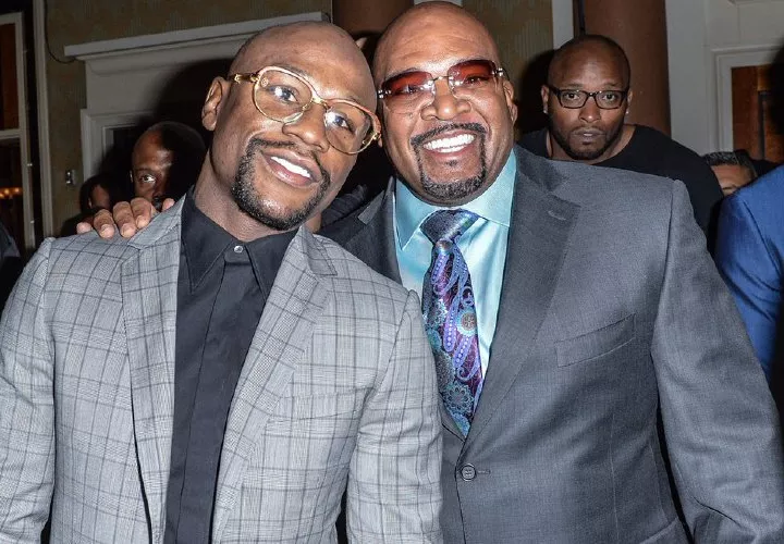 Floyd Mayweather (izq) Foto: AP