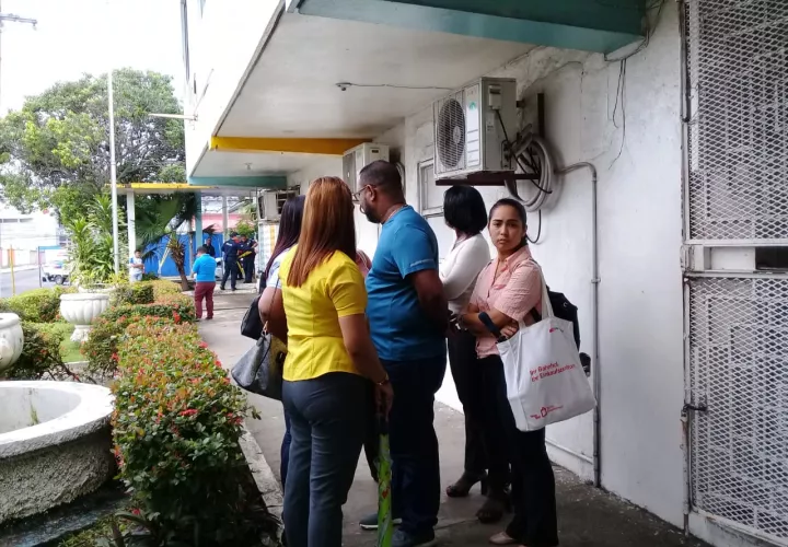 Vista general de la parte externa de la Tesorería de Colón. Foto: Diómedes Sánchez