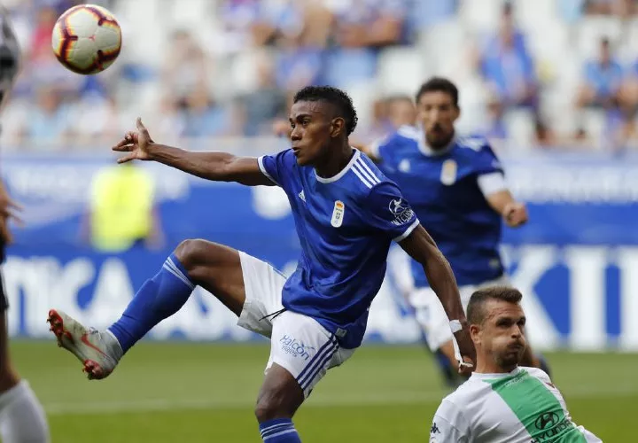 Édgar Yoel Bárcenas en el partido de ayer.  Foto: Real Oviedo