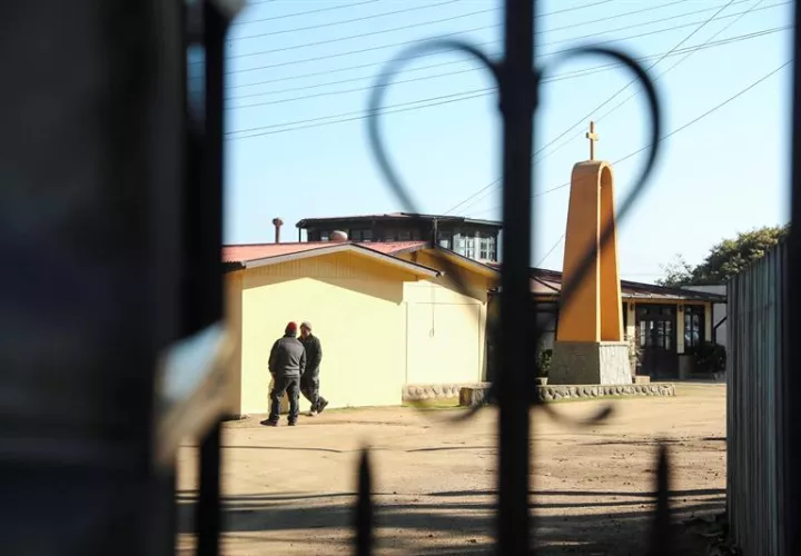 Vista de la casa de ejercicios de la Conferencia Episcopal de Chile durante la Asamblea Extraordinaria de la Conferencia Episcopal de Chile, en la ciudad de Punta de Tralca (Chile), país en donde se han dado denuncias sobre el caso. EFE