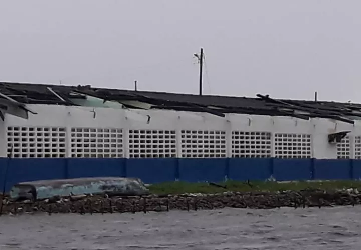 Vista general de los daños causados por los fuertes vientos en Escuela de Gardi Muladub. Foto: @SIMINGOB  