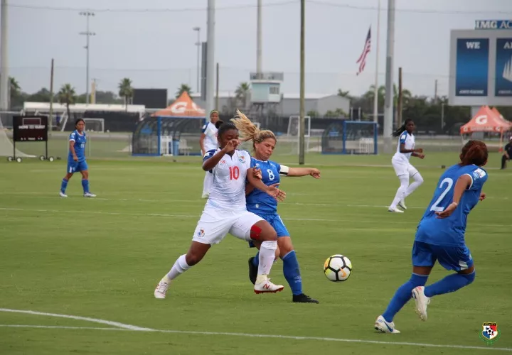 Marta Cox (10) es una de las figuras de la selección femenina de la categoría mayor. El viernes enfrenta a Costa Rica en el IMG Academy de Bradenton, Florida, EE.UU. Foto:Fepafut