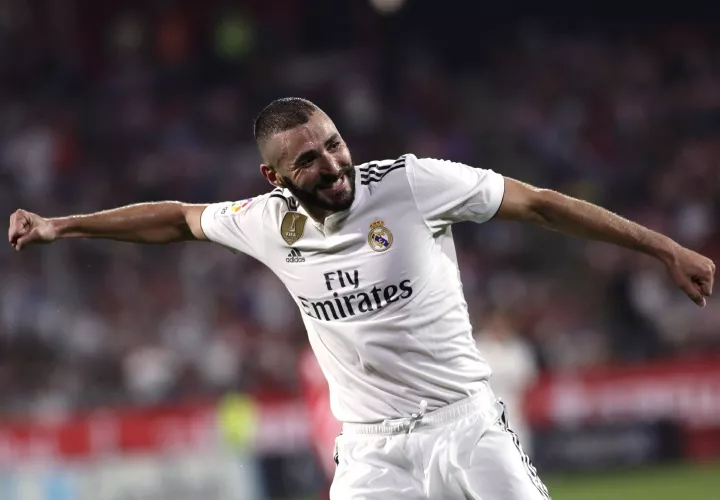 Karim Benzema celebra uno de sus dos goles anotados ayer ante el Leganés. Foto: EFE