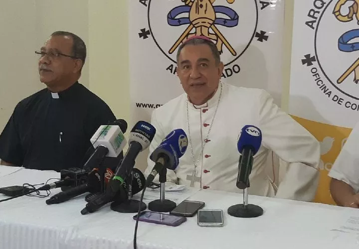 La información fue revelada a los medios por el arzobispo José Domingo Ulloa en una conferencia en la que no se permitieron preguntas.