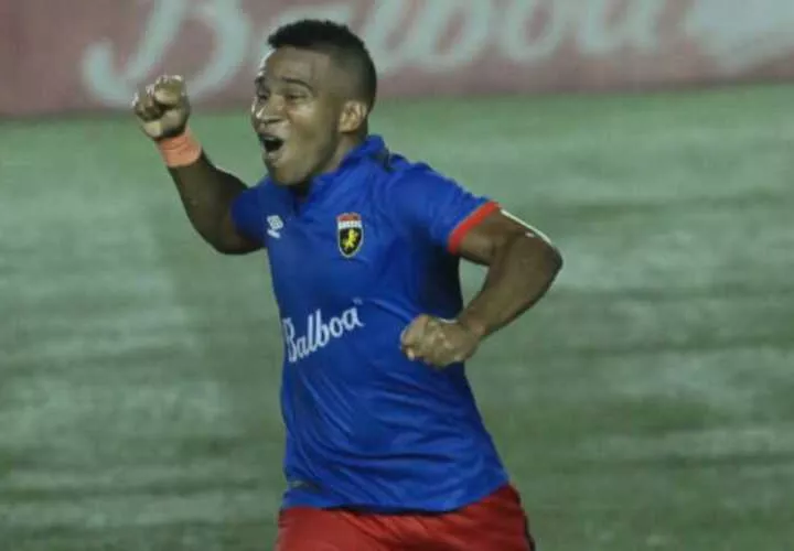 José “Gasper” Murillo celebra el golazo anotado en el partido en el que su equipo, el Plaza Amador, venció 2-1 al Tauro FC. Foto: Anayansi Gamez