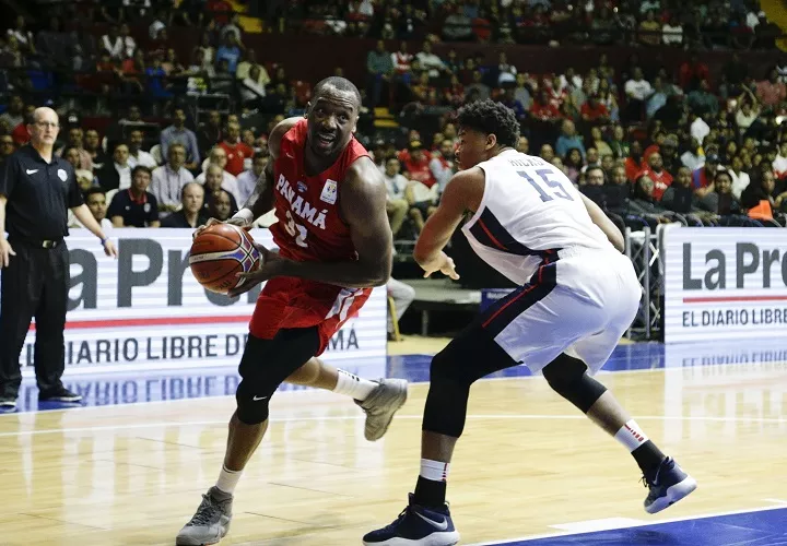 Javier Carter (izq.) fue el mejor por Panamá con 16 puntos./ Foto AP